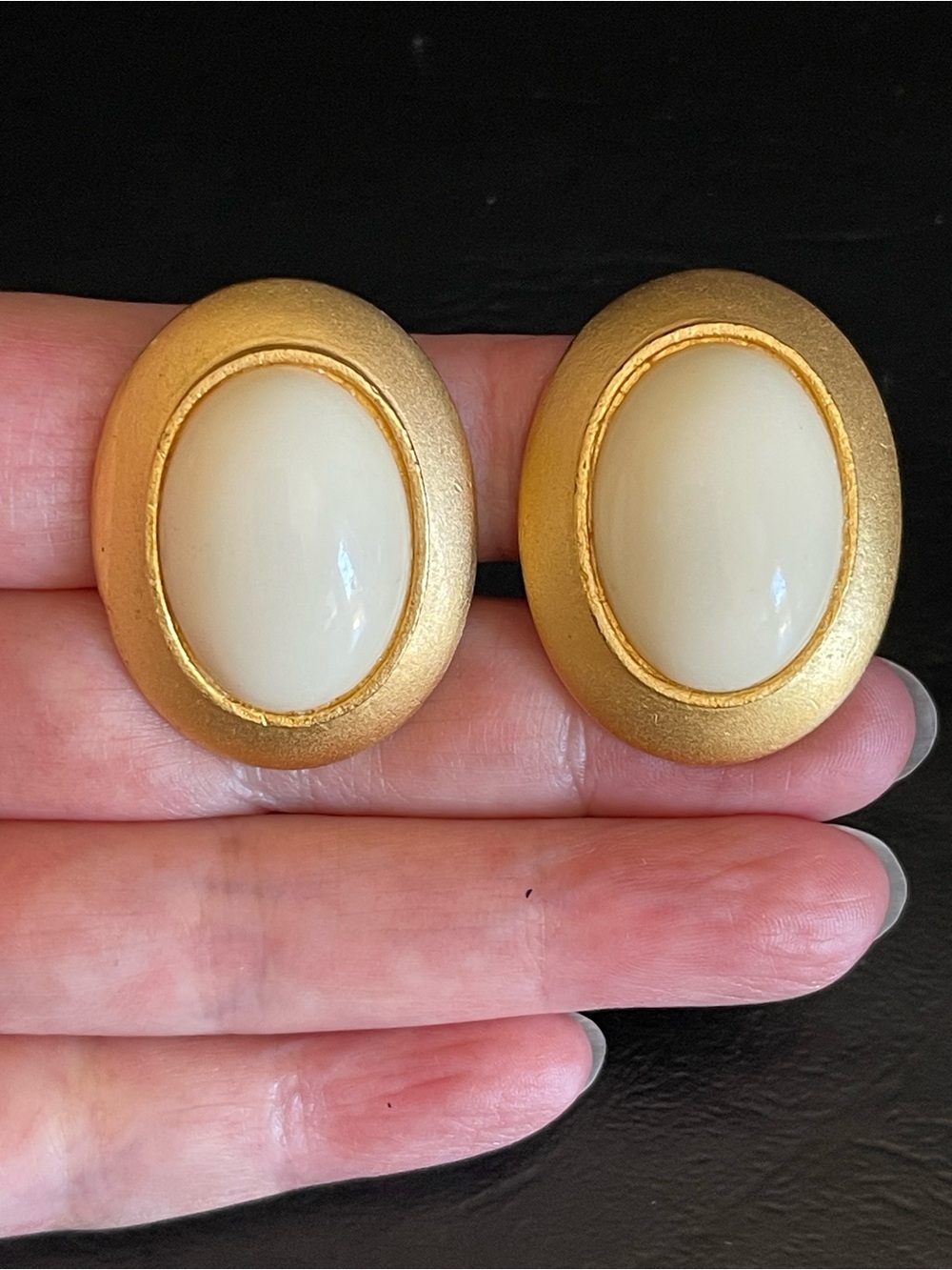 Vintage Ellen Designs Gold Tone Cream Oval Clip-On Earrings
